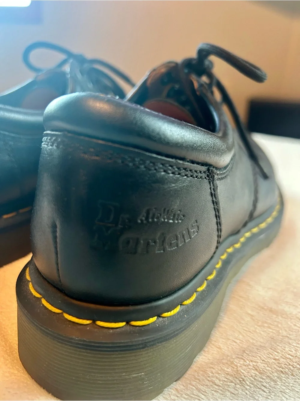 Dr Martin’s Classic Black Leather Lace-Up Men's Shoes Sz 8
